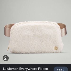 Everywhere Belt Bag white fleece
